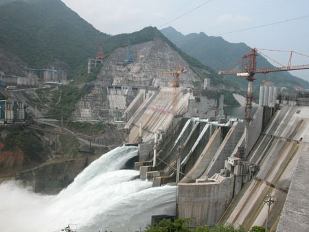 我國第二大水電站龍灘水電工程提前發(fā)電